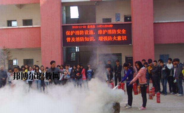 當同學們對一所學校感興趣的時候，一般會通過怎樣的方式來了解這所學校的相關(guān)信息呢?相信很多的同學都會選擇通過上網(wǎng)查詢的方式來對學校信息進行了解，可是有的時候網(wǎng)上有的學校信息并不全面，一些招生信息同學們只能通過撥打?qū)W校招生電話進行了解。  上饒中等職業(yè)學校招生電話：0793-8629088  上饒中等職業(yè)學校郵箱：srdzgy@jxedu.gov.cn  上饒中等職業(yè)學校簡介 上饒中等職業(yè)學校創(chuàng)辦于1998年，是經(jīng)市教育局98[131]號文件和省教[2000]018號文件批準的全日制職業(yè)中專學?！，F(xiàn)有專業(yè)十個，在籍學生1200余人，專職教師60多名，學校秉承“勤學、奮進、友愛、創(chuàng)新”的校訓(xùn)，以教學管理嚴格，封閉式軍事化管理為特色。全體員工克盡職守，愛崗敬業(yè)，用心工作，真心服務(wù)。十五年來培育了數(shù)8000余名技術(shù)人才，受到市委、市政府和用人單位的充分肯定。  上饒中等職業(yè)學校就業(yè)優(yōu)勢 學校畢業(yè)的學生都通過學校一系列的考核，有過硬的動手能力和理論知識，能確保各專業(yè)的畢業(yè)生基本上專業(yè)對口的就業(yè)上崗，并受到用人單位一致好證，畢業(yè)業(yè)供不應(yīng)求。就業(yè)率一真位居全市前列，被省教育廳授予“江西省中等職業(yè)學校就業(yè)先進單位”。  小編總結(jié) 有的時候，網(wǎng)上有的只是關(guān)于學校的辦學條件介紹，而對于學校當年招生政策的信息介紹卻不多。因此，小編建議，為了同學們可以更順利地報考，接下來可以通過撥打招生電話的方式先對學校的招生政策做一個詳細的了解。