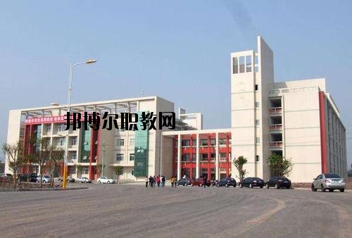 內(nèi)江宏昌職業(yè)技術(shù)學校2020年報名條件、招生要求、招生對象