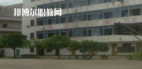 玉林市嶺南工業(yè)學(xué)校2020年報(bào)名條件、招生要求、招生對(duì)象