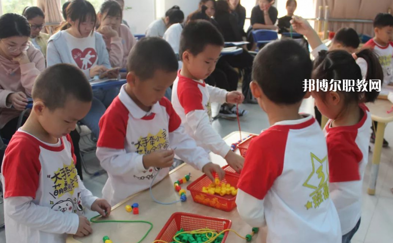 貴陽(yáng)2021年中專幼師學(xué)?？梢钥即髮? width=
