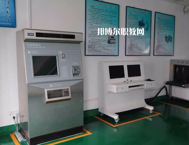 重慶2021年鐵路學(xué)校咨詢(xún)電話(huà)