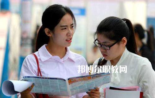 成都2021年幼師學(xué)校中專升大?？际裁? width=