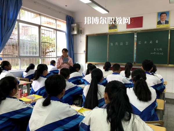 西盟縣職業(yè)高級中學2021年學費、收費多少