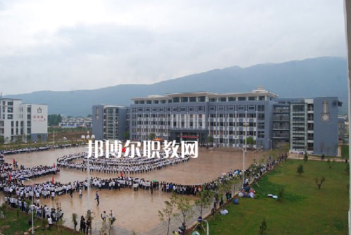 麗江民族中等專業(yè)學(xué)校2021年學(xué)費、收費多少