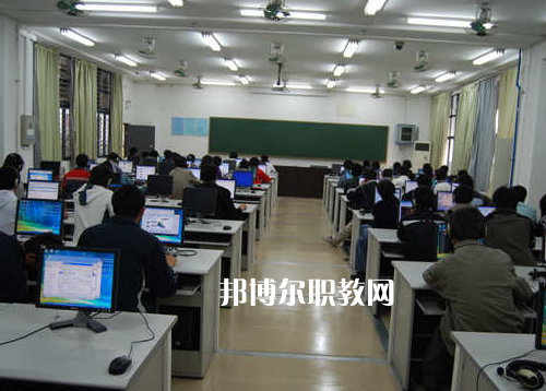 計算機(jī)學(xué)校哪里比較好?
