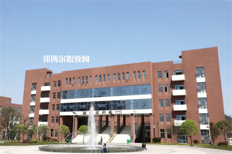 重慶機電工業(yè)學(xué)校2022年學(xué)費、收費多少 