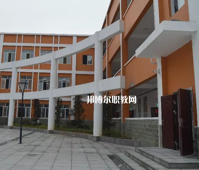 黔南州技工學(xué)校2022年報(bào)名條件、招生要求、招生對(duì)象