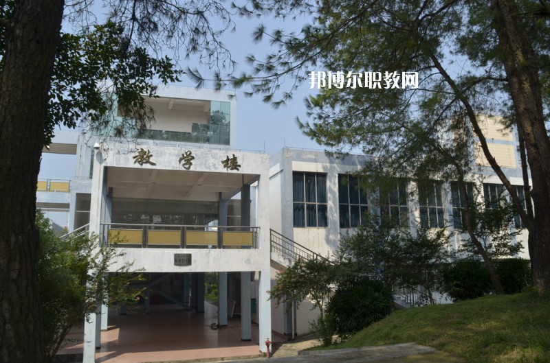 重慶第三衛(wèi)生學(xué)校2022年報名條件、招生要求、招生對象 