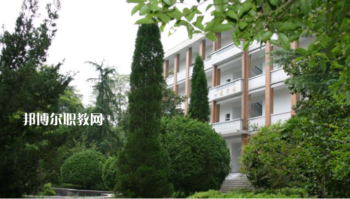 重慶紅春藤技工學(xué)校2022年學(xué)費(fèi)、收費(fèi)多少