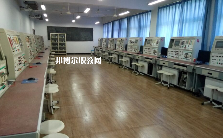 秦皇島現(xiàn)代經(jīng)濟(jì)中等專業(yè)學(xué)校2022年報(bào)名條件、招生要求、招生對(duì)象