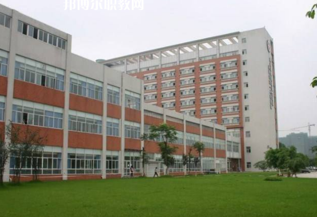 德陽(yáng)中德工業(yè)技術(shù)學(xué)校2022年學(xué)費(fèi)、收費(fèi)多少