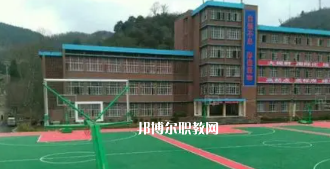 貴州現(xiàn)代經(jīng)濟學(xué)校2022年招生辦聯(lián)系電話