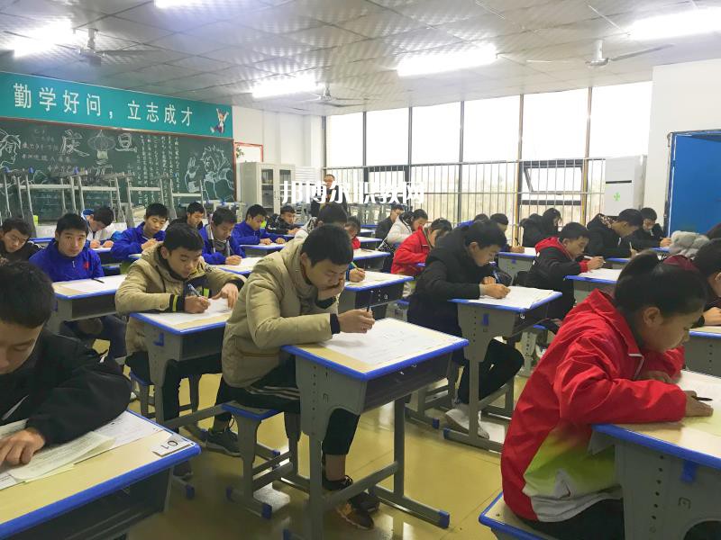 四川達州鳳凰職業(yè)技術(shù)學(xué)校2022年報名條件、招生要求、招生對象
