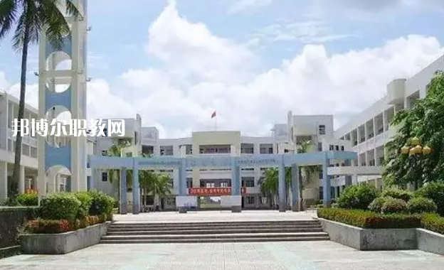 海南農(nóng)墾衛(wèi)生學校2022年報名條件、招生要求、招生對象