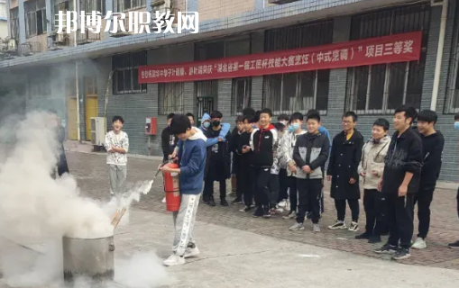 華中信息商務(wù)技工學(xué)校2022年報(bào)名條件、招生要求、招生對(duì)象