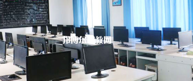 眉山市華興技工學(xué)校地址在哪里，哪個地區(qū)，哪個城市?