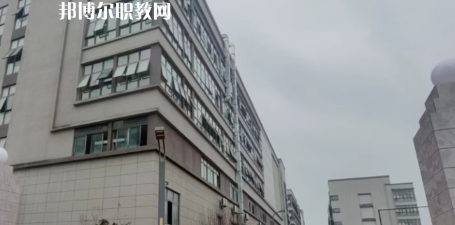 重慶市渝北區(qū)竟成中學(xué)校地址在哪里，哪個(gè)地區(qū)，哪個(gè)城市?