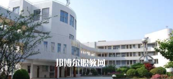2023江蘇省錫山中等專(zhuān)業(yè)學(xué)校招生簡(jiǎn)章