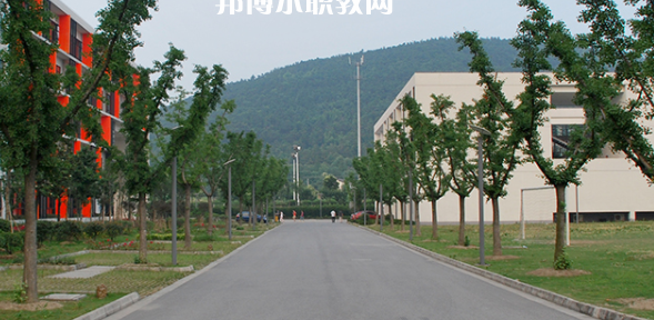 蘇州市紡織工業(yè)職工中等專業(yè)學(xué)校地址在哪里，哪個(gè)地區(qū)，哪個(gè)城市?