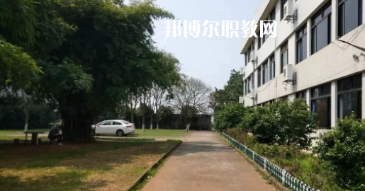 蘭溪市第六中學(xué)地址在哪里，哪個地區(qū)，哪個城市?