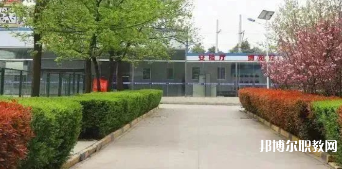 西安軌道交通技師學院地址，乘車路線