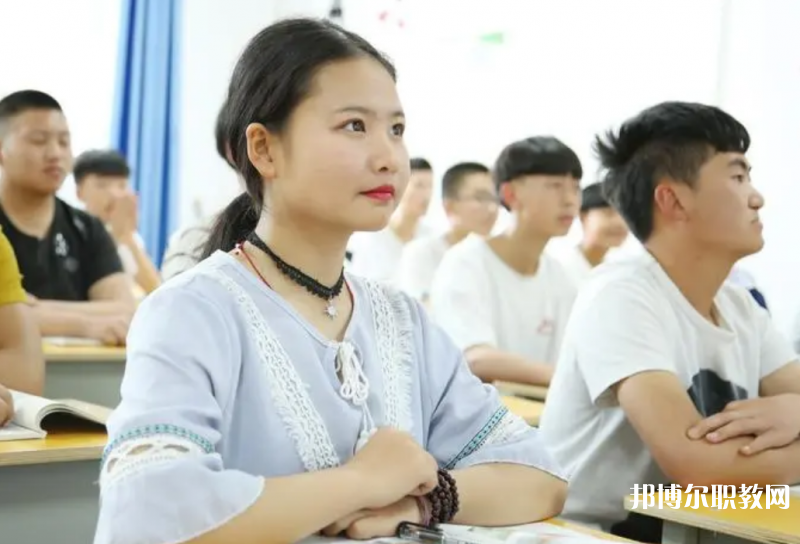 四川2024年上中專學?？刹豢梢钥即髮W