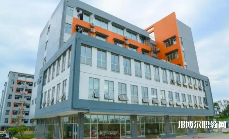 2025廣西新聞出版技工學(xué)校招生計(jì)劃 招生人數(shù)是多少(附要求、條件、對(duì)象)