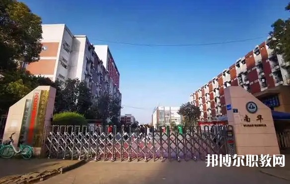 湖北2025年初中生女生讀什么鐵路學校好