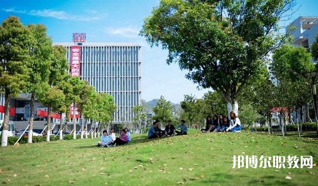 自貢2025年初中生可以去什么鐵路學校