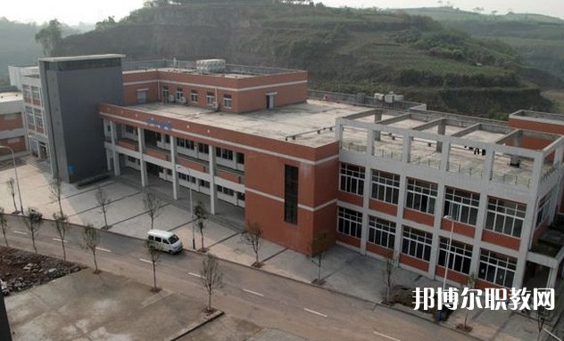 自貢2025年鐵路學(xué)校中專升大?？际裁? width=