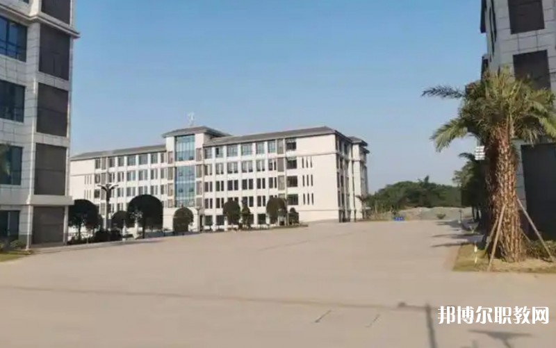 自貢2025年學(xué)鐵路學(xué)校哪個學(xué)校好