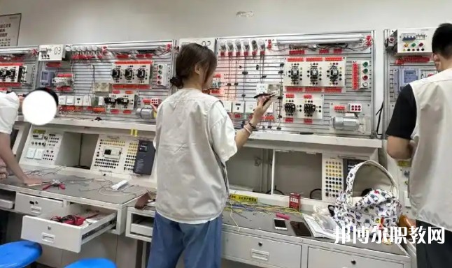 四川2025年讀電工學(xué)?？梢钥即髮W(xué)嗎