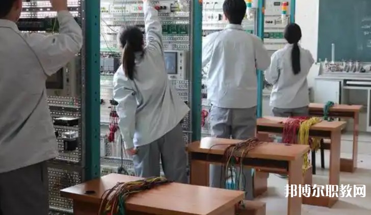 四川2025年男生讀電工學(xué)校學(xué)什么專業(yè)好